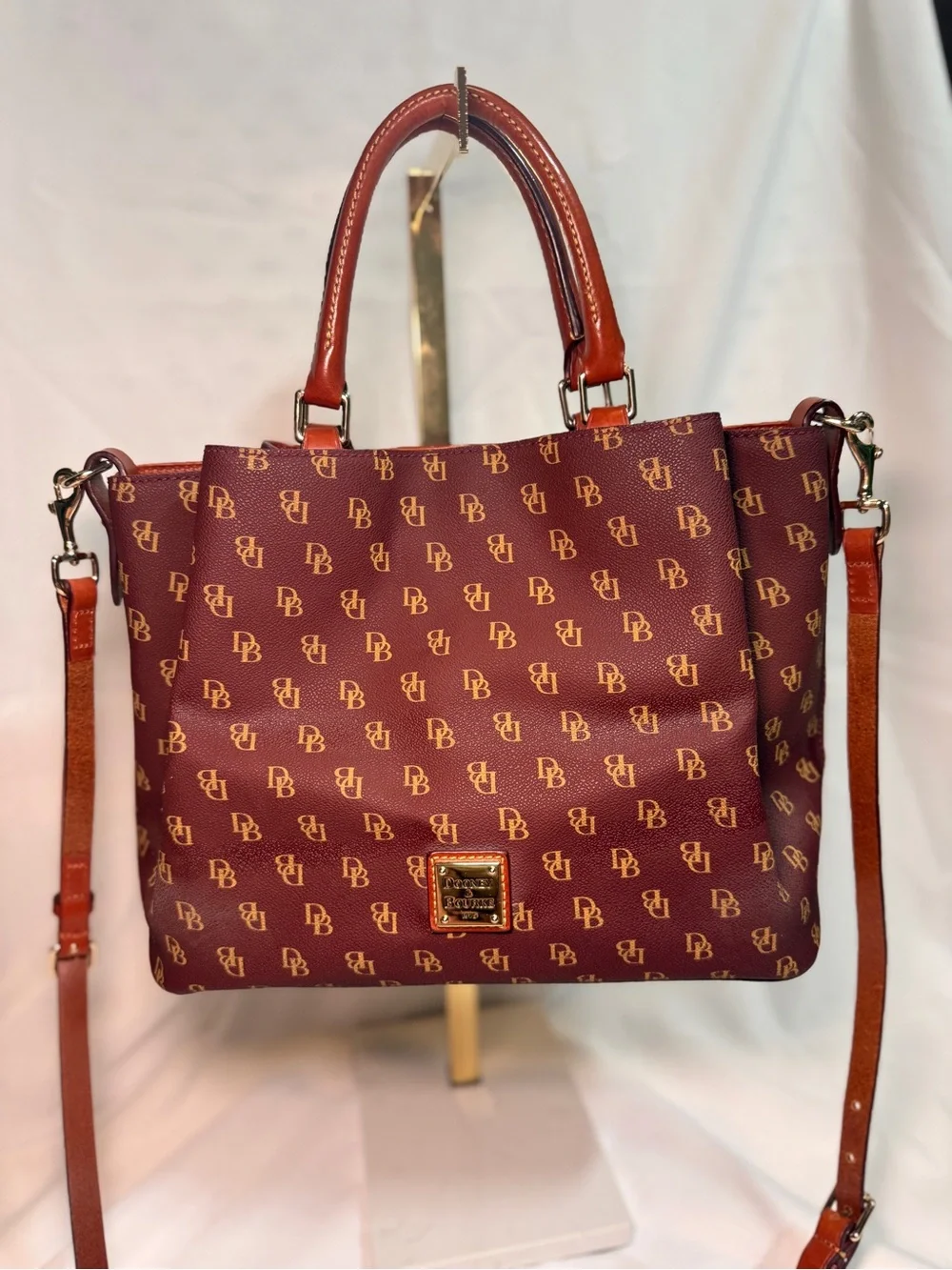 Dooney & Bourke classic dooney